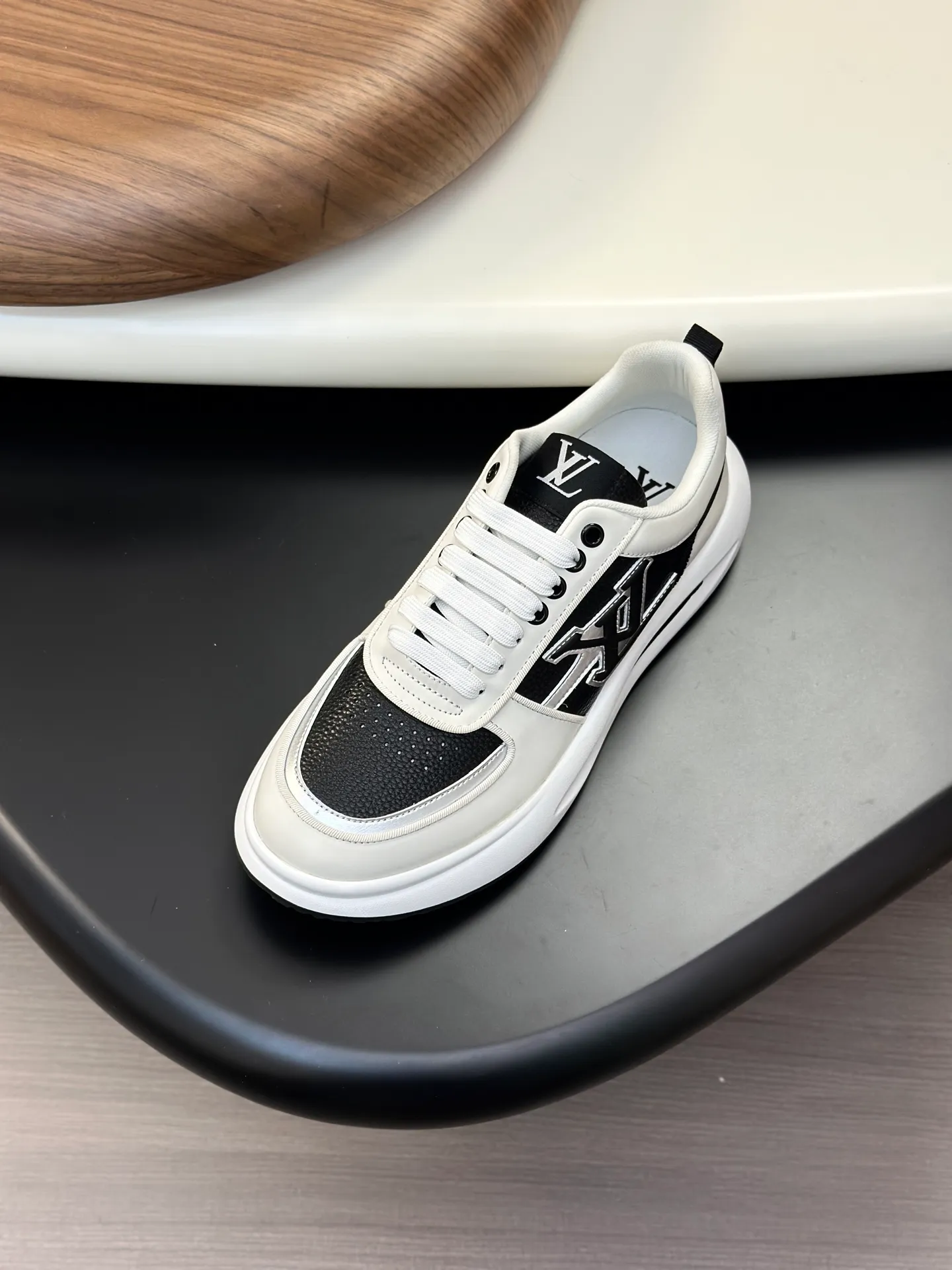 Men's shoes💰780 Lv 🔍Top purchasing agent🇮🇹 Louis Vuitton, the sports sneaker counter is synchronized, the uppers are imported from Italy, high-quality splicing colorful and complex crafts, the imported mesh padding is soft and comfortable, soles: original soles specially provided by the original factory, T men's men's shoes 💰U exclusive movable molded soles are super comfortable, original factory and single goods, 🔍🔍high quality, you can enter and leave the counter at will, welcome to compare, code number 38-44 (customized 45)